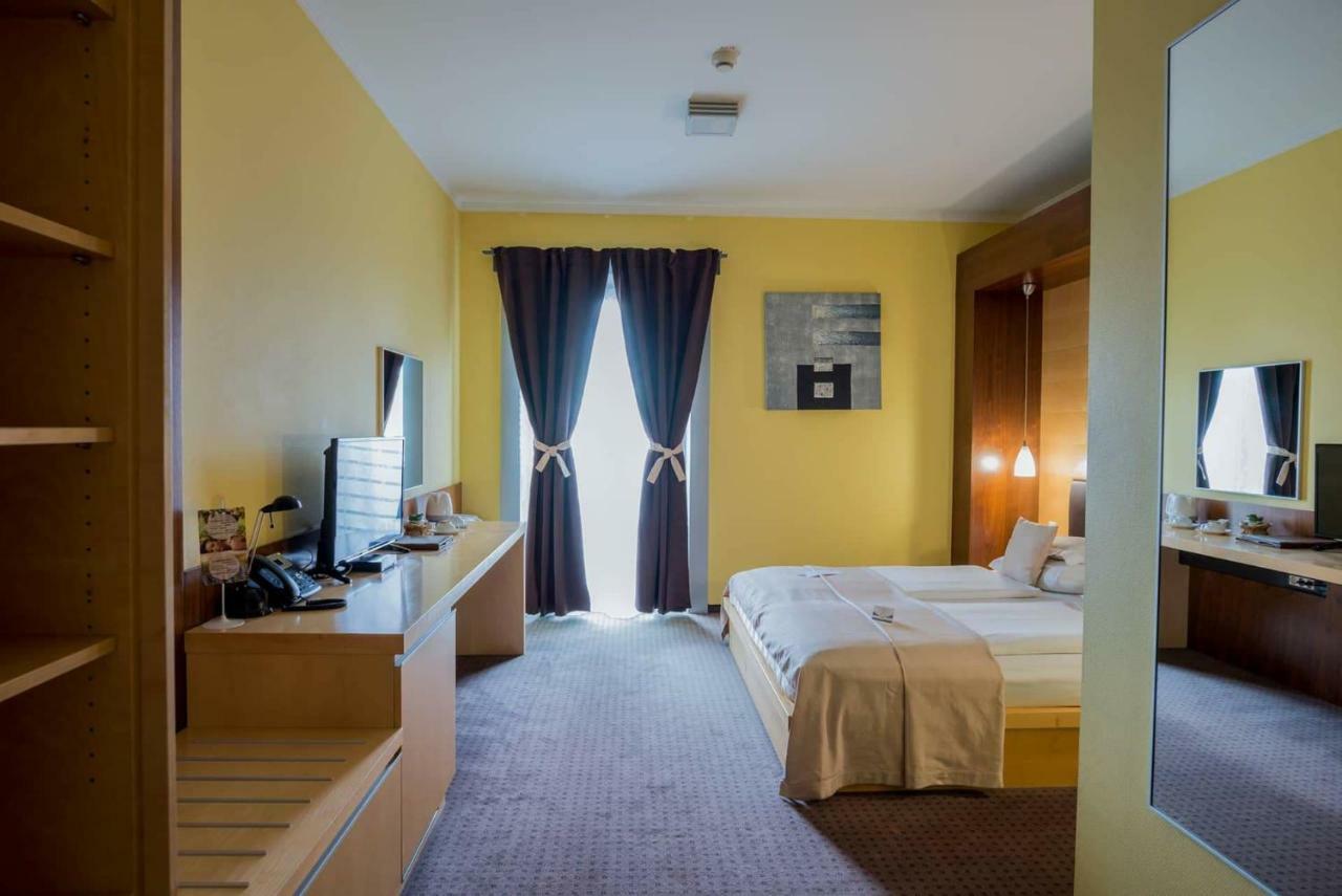 贝特纳瓦酒店 马里博尔 外观 照片